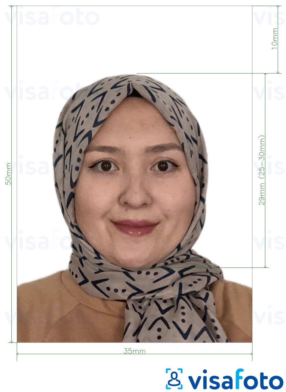 Przykład zdjęcia dla Malezja Paszport 35x50 mm białe tło z podaniem dokładnego rozmiaru.