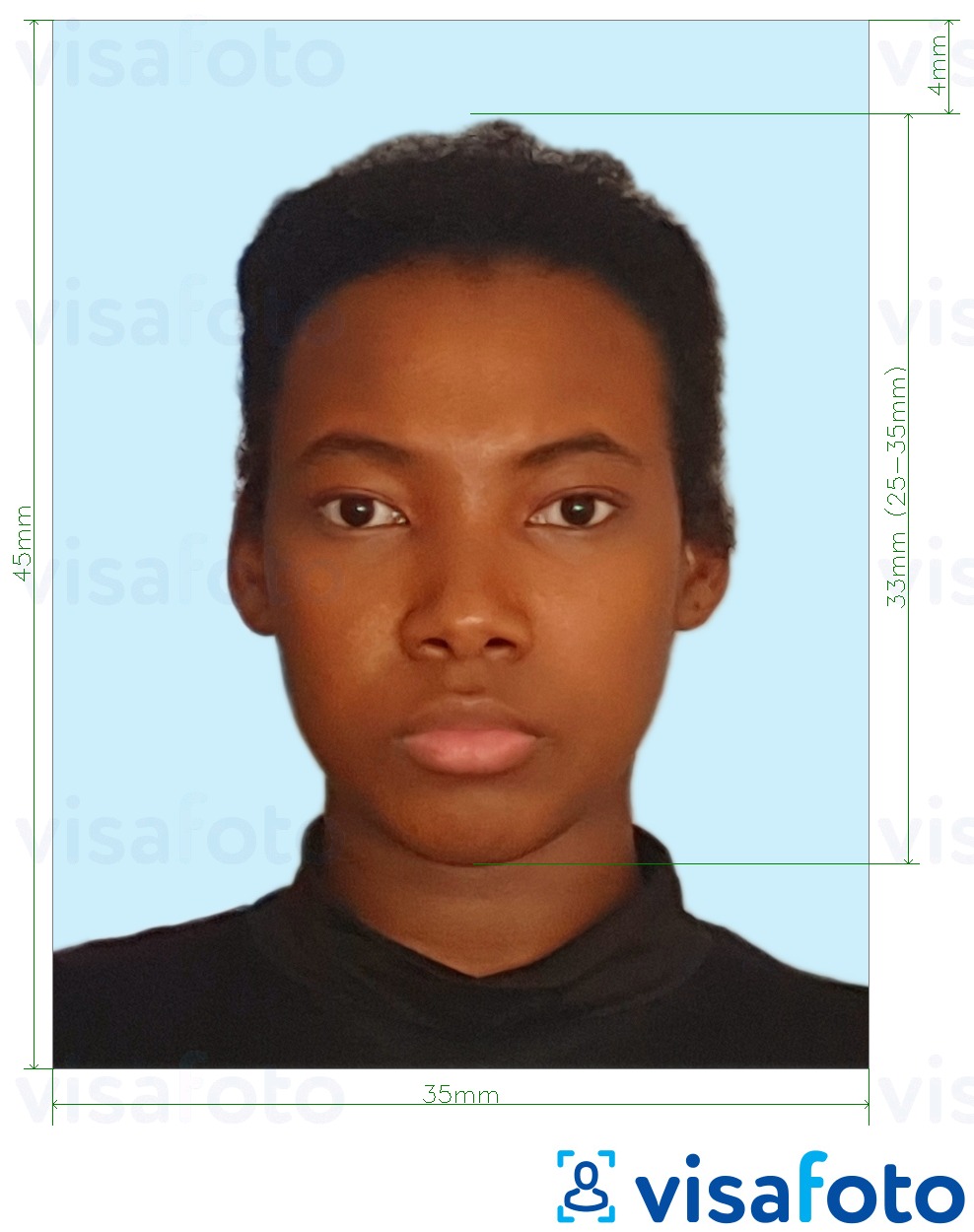 Przykład zdjęcia dla Paszport jamajski 35x45 mm jasnoniebieskie tło z podaniem dokładnego rozmiaru.